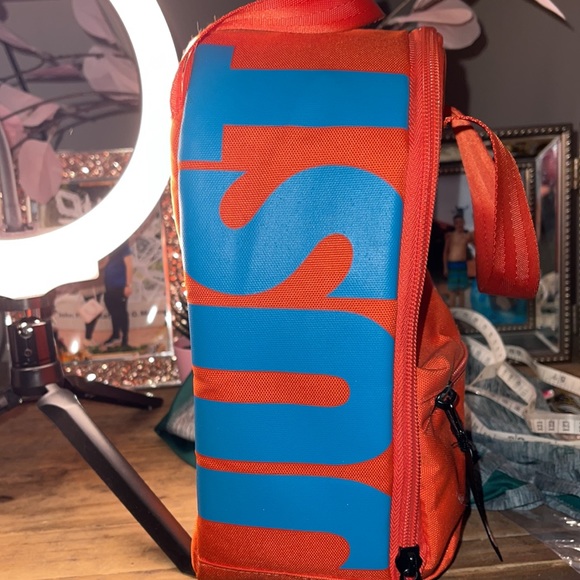 Like new Nike lunchbox orange and blue big nice zipper on front - Picture 4 of 8